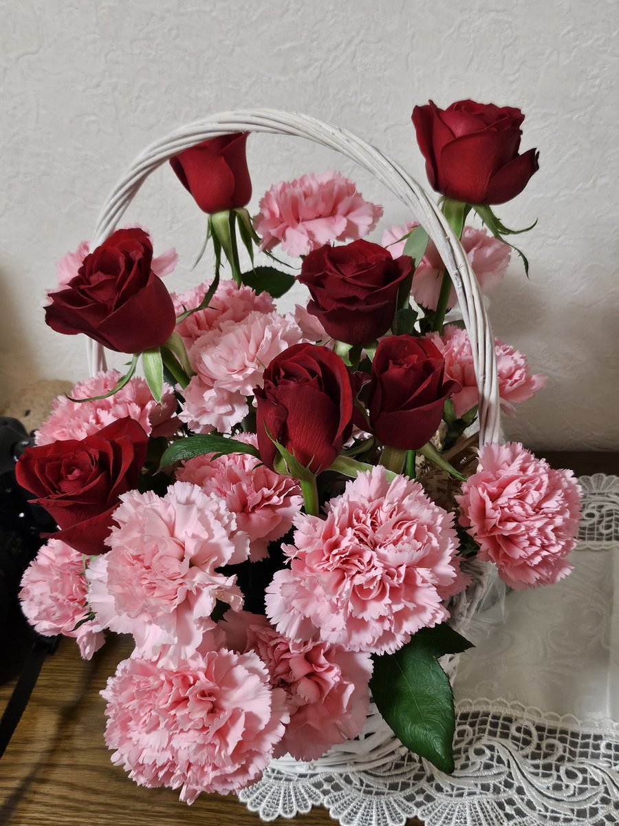 銀婚式!
バラが7本しかなかったので残りはピンクのカーネーションに!
パパに感謝!周りの皆さんに感謝!