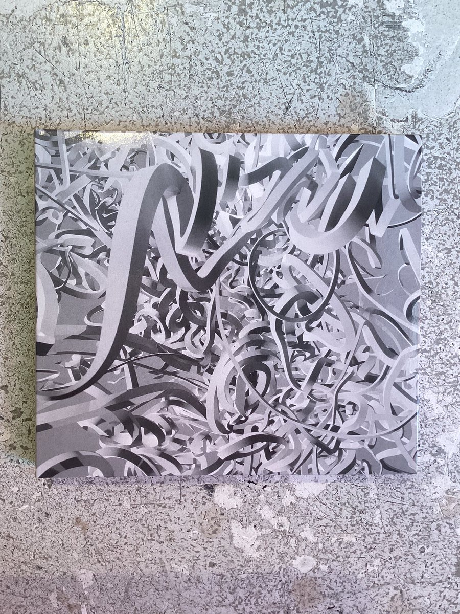 beamsrecords_'s tweet image. 日本のアンビエントを代表する一人、広瀬豊による5枚目となるオリジナルアルバムがリリース。
声や民族音楽のサンプルに、IDMを彷彿とさせるシンセの多彩なリズム、スクリュー音など、複雑な要素がレイヤーしていくシネマティックで刺激的な楽曲が展開されていきます。

beams.co.jp/item/beamsreco…