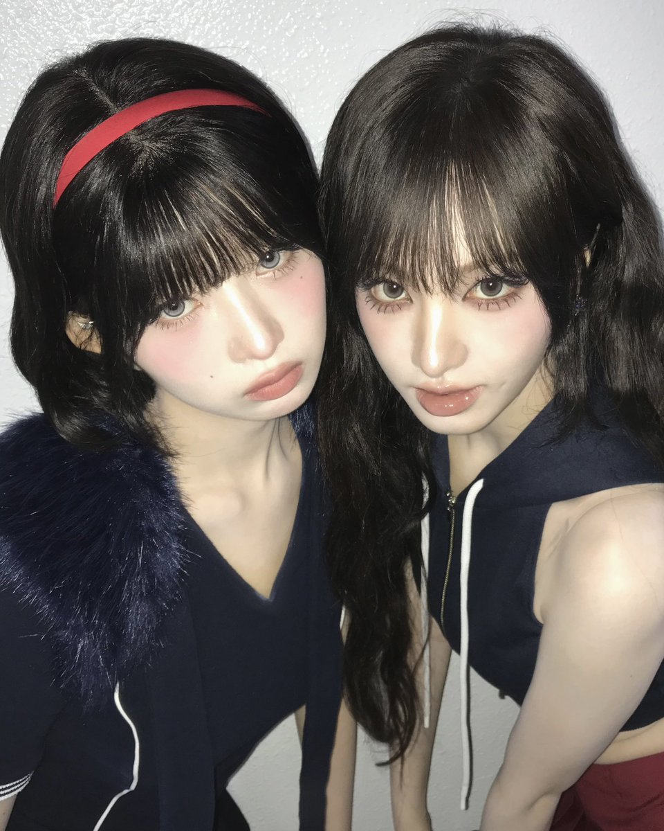 ㅤㅤ

have you ever imagined snow white living in the same universe as a vampire? as unlikely as it sounds, the two are bound as best friends for life. 

ㅤ