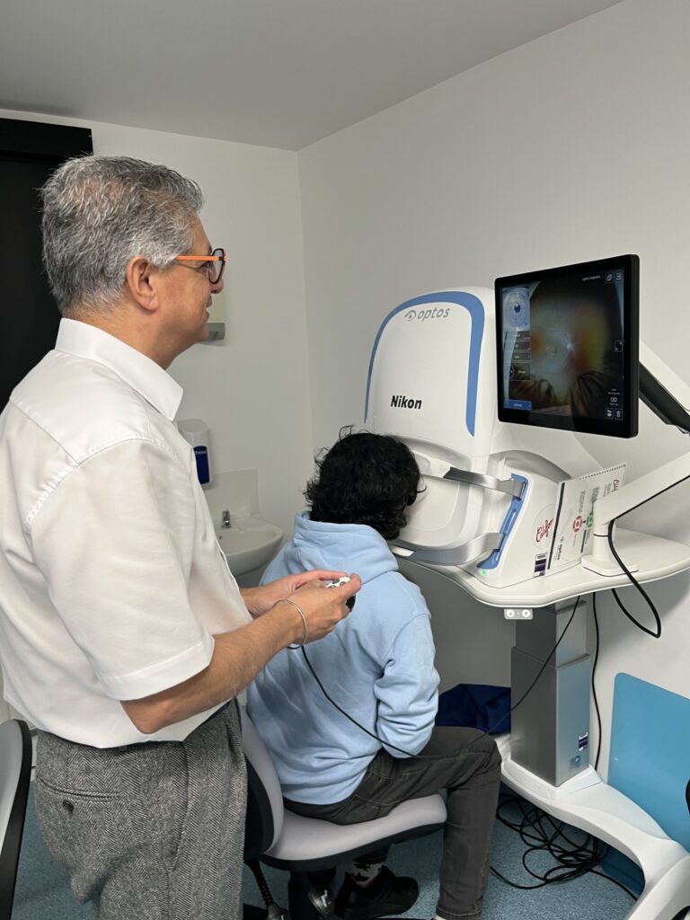 Bradford’s new eye screening service at Windhill Green Medical Centre is now available for sickle cell and thalassaemia patients! 

Using Optos tech, it helps catch eye issues early, especially for those on desferrioxamine treatment. 
🏥👁️

More info 👉 tinyurl.com/48nh7yaf