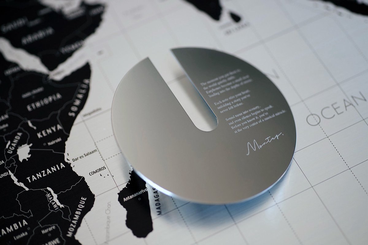 One part of the earphone stand by MONTAG DESIGN.
The stainless steel was buffed to a mirror-like finish and then laser marked.

nogatadenki.jp/works/1732

#stainlesssteel 
#stainless
#earphone
#stand
#product 
#productdesign