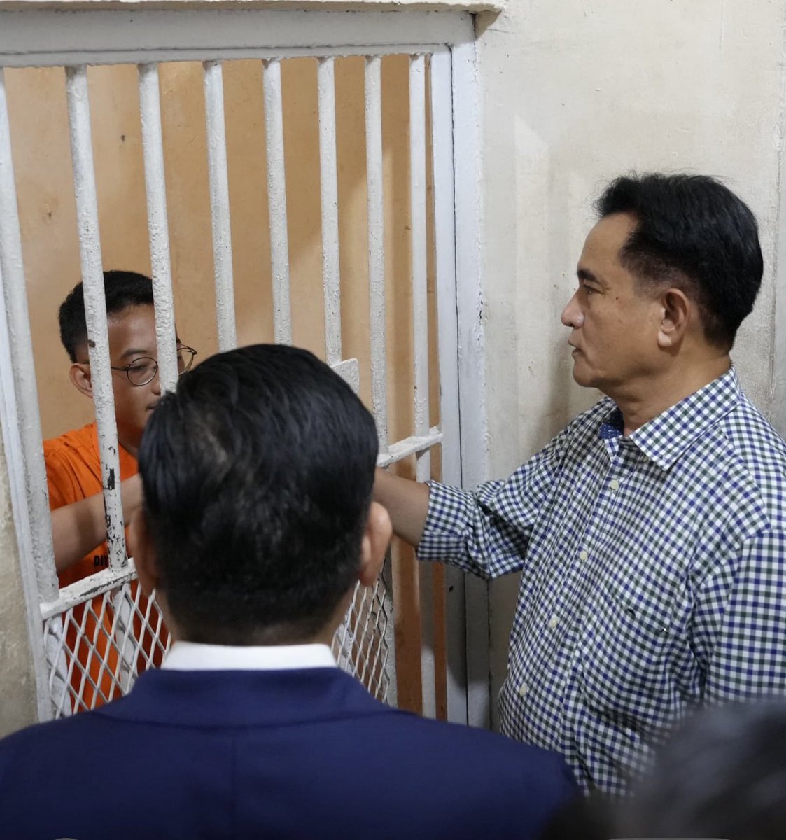 Saya dan Wamenko Kumham
Imipas Otto Hasibuan pagi tadi mengunjungi 68 tahanan terkait demo di Jakarta akhir Agustus untuk memastikan ketentuan Hukum Acara Pidana dan Perlindungan HAM dipenuhi oleh aparat
Penegak Hukum di Polda Metro Jaya. Kami juga menyempatkan untuk berdialog