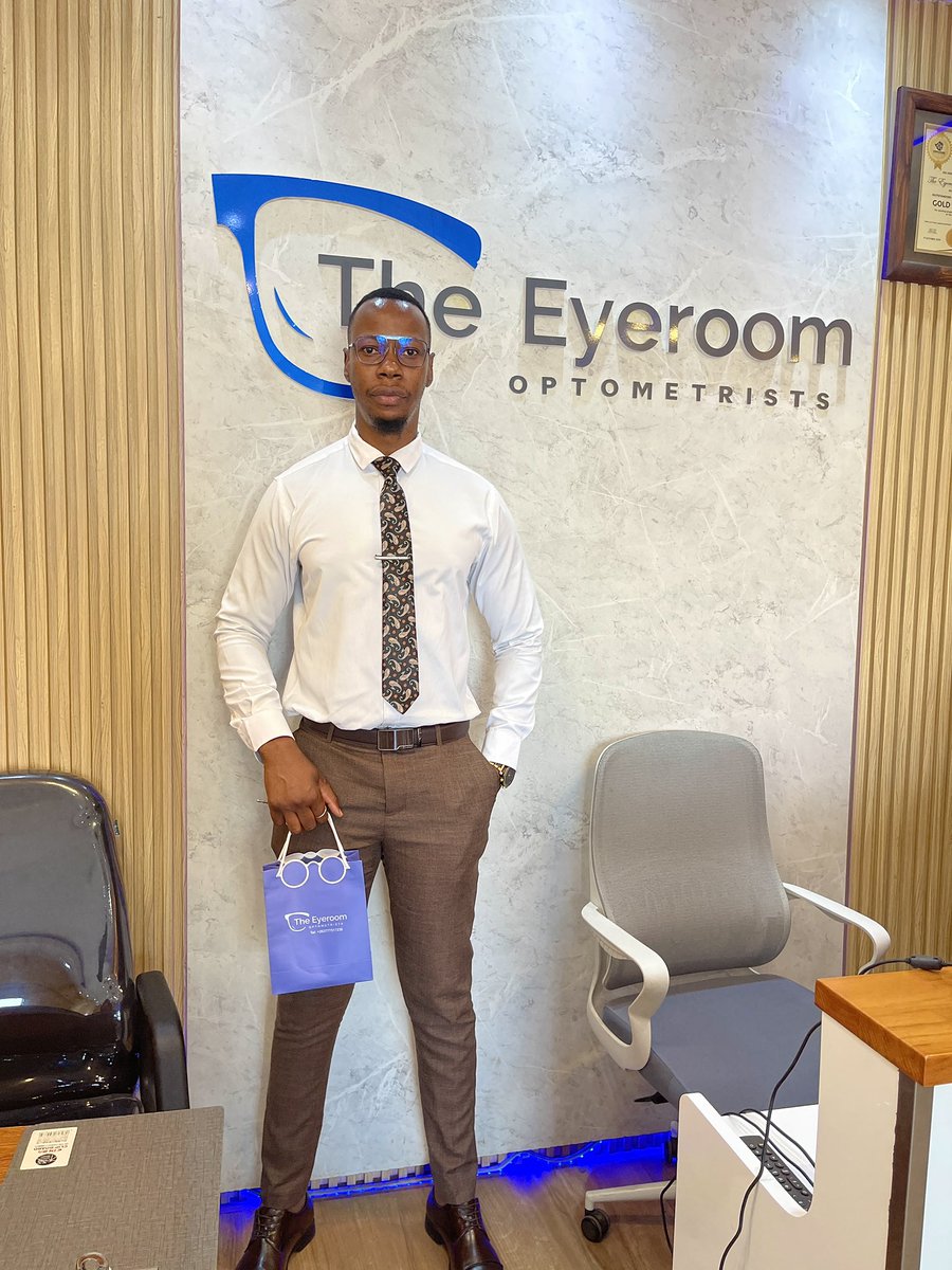 Shadaya_Knight's tweet image. Bumped into mi elder DJ Flevah Judgement Yard at The Eyeroom