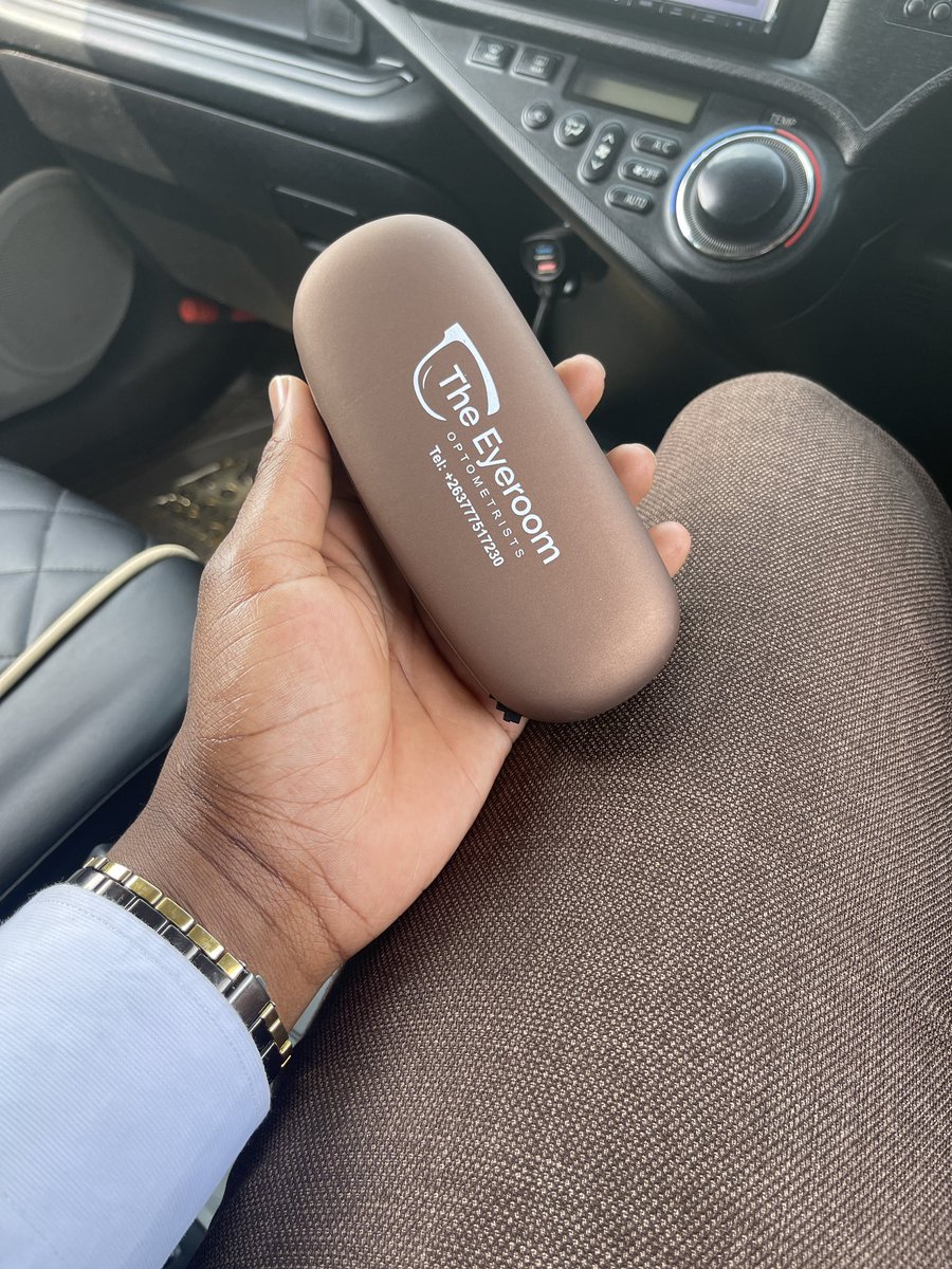 Shadaya_Knight's tweet image. Bumped into mi elder DJ Flevah Judgement Yard at The Eyeroom