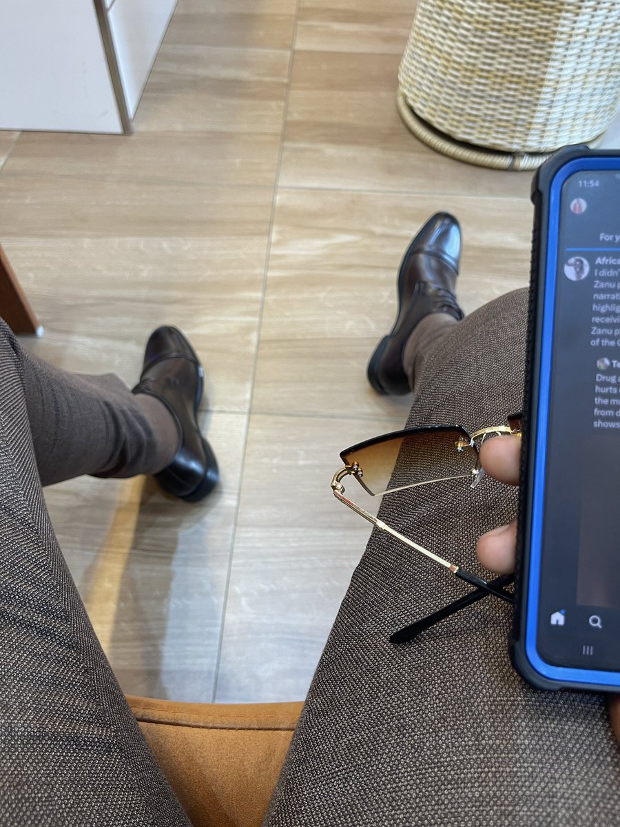 Shadaya_Knight's tweet image. Bumped into mi elder DJ Flevah Judgement Yard at The Eyeroom