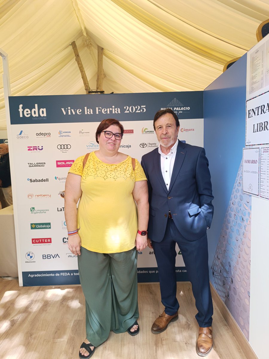 Esta mañana, Nieves Navarro ha asistido a la inauguración de la expo "Respetemos las leyes de la guerra" de la FAVA.

También ha participado en el vino institucional de FEDA y ha visitado el Punto Violeta ena Feria.

🟣✊

#Feria2025