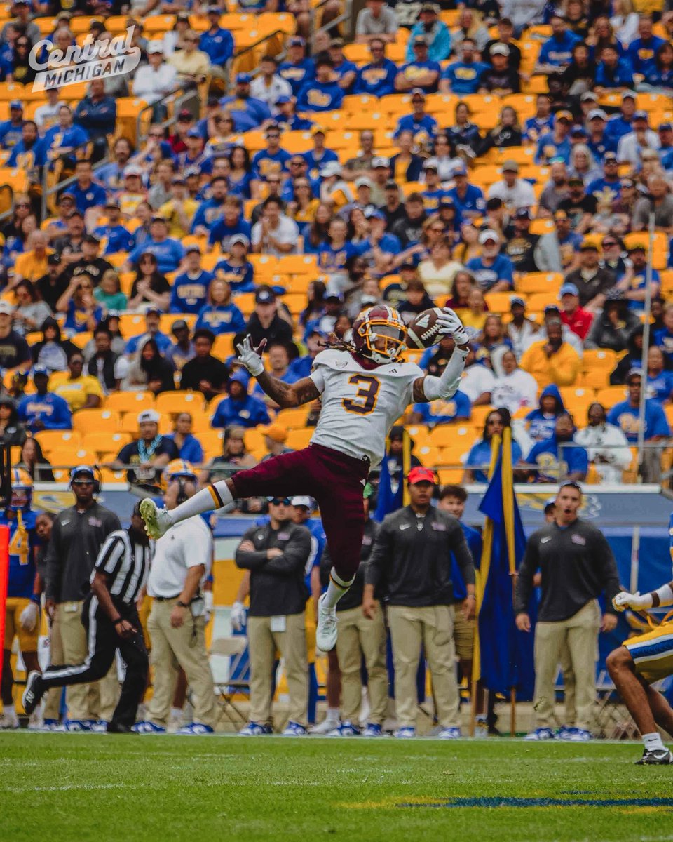 MACSports's tweet image. Vote for the #MACtion Football Photo of the Week 📸🏈

1⃣ @CMU_Football 
2⃣ @OhioFootball 
3⃣ @ToledoFB 
4⃣ @UBFootball