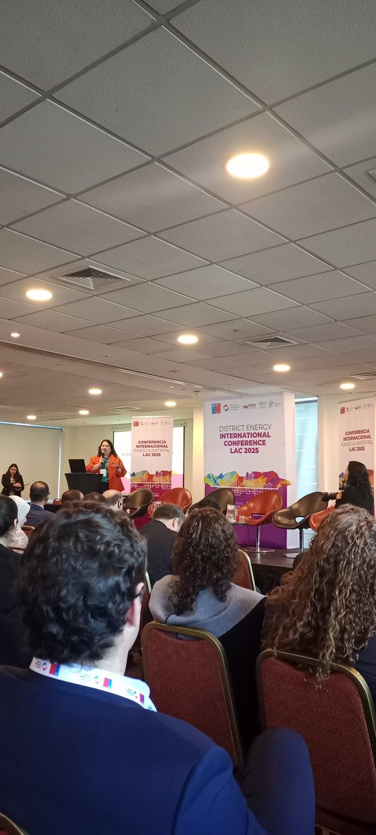 En Seminario Internacional de Energía Distrital, dónde se lanzará la licitación de 2 proyectos de calefacción y frío distrital en Santiago. Esperamos la concreción de estos proyectos en el sur, dónde la biomasa forestal será muy competitiva <a href="/conaf_minagri/">CONAF - Corporación Nacional Forestal</a> <a href="/MinagriCL/">Ministerio de Agricultura de Chile 🇨🇱</a> <a href="/MinEnergia/">Ministerio de Energía</a>