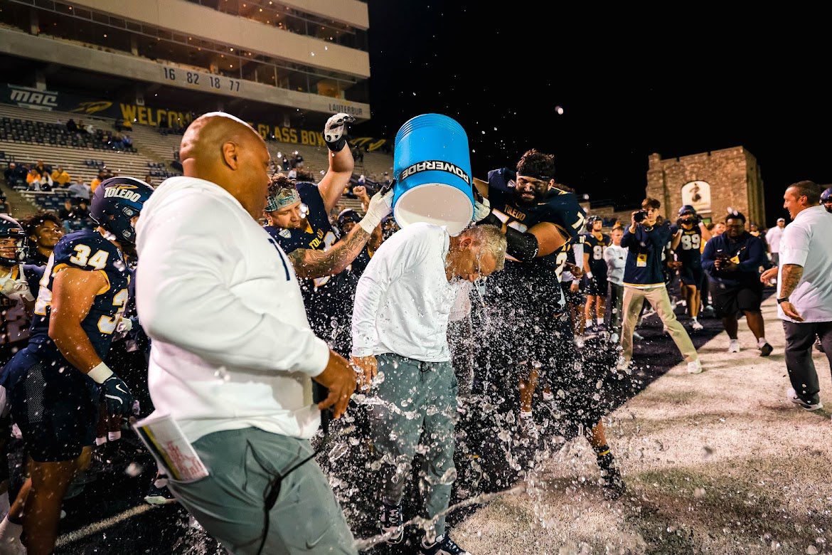 MACSports's tweet image. Vote for the #MACtion Football Photo of the Week 📸🏈

1⃣ @CMU_Football 
2⃣ @OhioFootball 
3⃣ @ToledoFB 
4⃣ @UBFootball