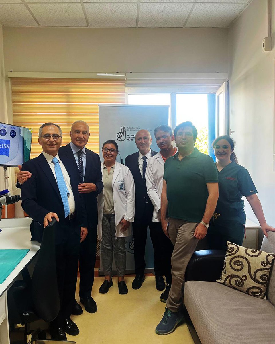 tiskmcv's tweet photo. TİSK Mikrocerrahi Vakfı olarak, mikrocerrahi alanındaki gelişmelere katkıda bulunmaya ve bilimsel işbirliğini desteklemeye devam ediyoruz. İstanbul ve İzmir'den sonra, 3. MikroLab ünitemizi Konya Selçuk Üniversitesi Tıp Fakültesi Hastanesi’ne bağışladık. https://t.co/qVee9cs2Ql