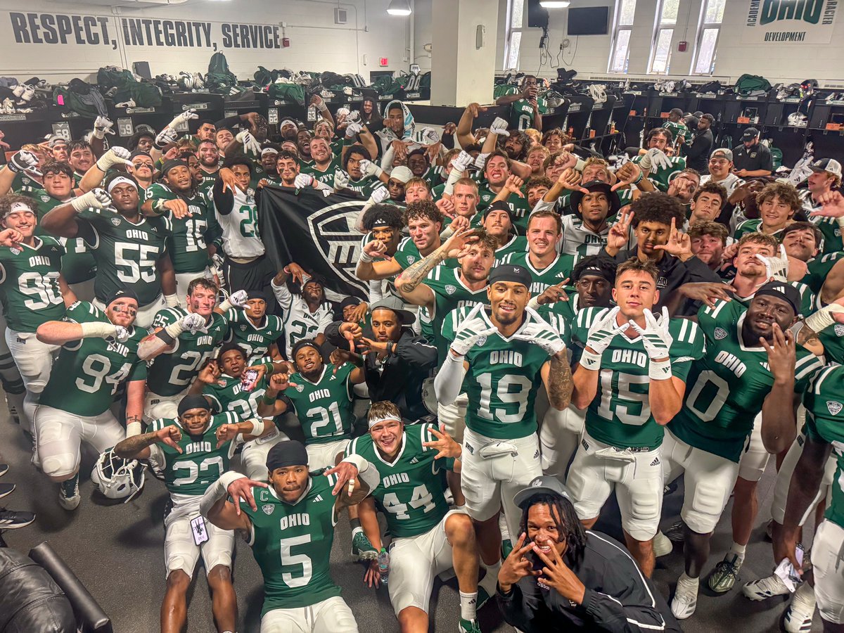 MACSports's tweet image. Vote for the #MACtion Football Photo of the Week 📸🏈

1⃣ @CMU_Football 
2⃣ @OhioFootball 
3⃣ @ToledoFB 
4⃣ @UBFootball