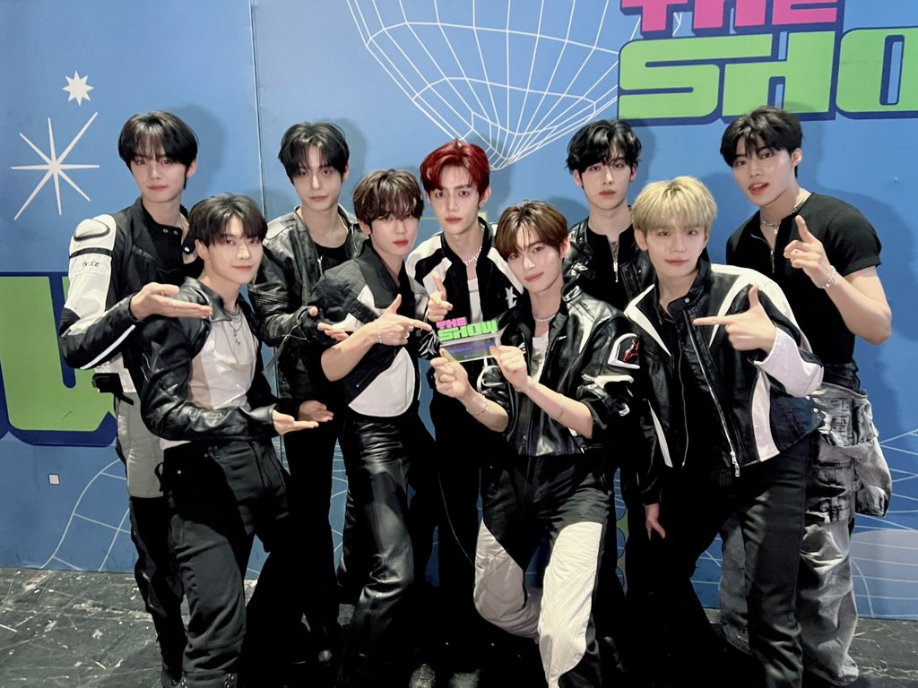 THE SHOW (@sbsmtvtheshow) on Twitter photo 9월 9일 더쇼초이스 주인공은? #ZEROBASEONE 의 #ICONIK 입니다! 더쇼초이스의 수상을 축하합니다! #더쇼 #THESHOW <a href="/ZB1_official/">ZEROBASEONE</a> 9월 9일 더쇼초이스 주인공은? #ZEROBASEONE 의 #ICONIK 입니다! 더쇼초이스의 수상을 축하합니다! #더쇼 #THESHOW <a href="/ZB1_official/">ZEROBASEONE</a>