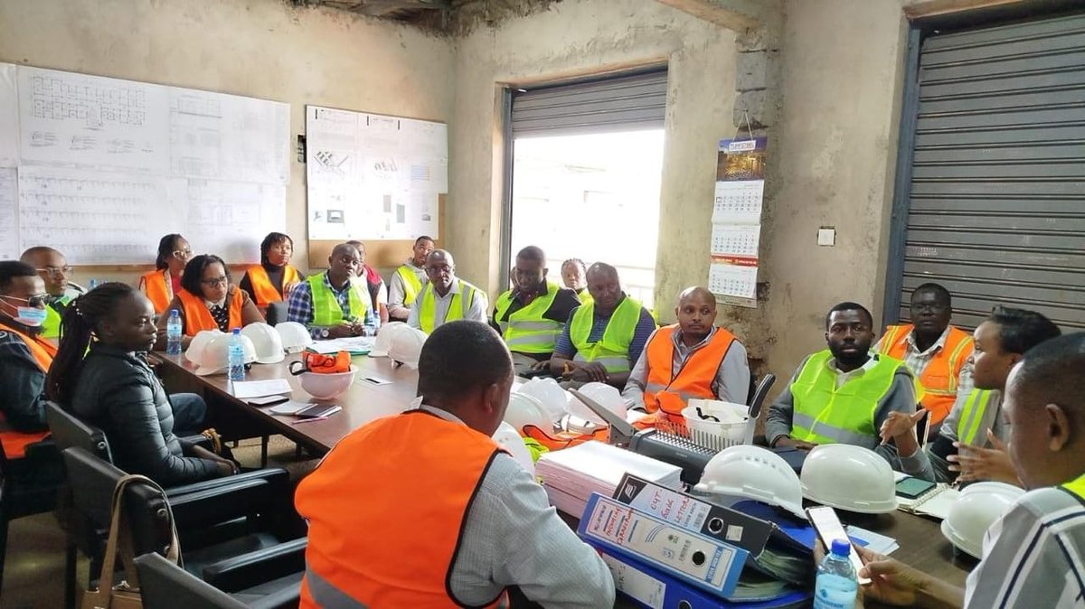 MSEA_Kenya's tweet image. EMPOWERING LOCAL ARTISANS IN THIKA AFFORDABLE HOUSING PROJECT
MSEA Kiambu regional office, together with representatives from the Affordable Housing Programme, the project contractor, consultants, and the Thika Subcounty Fabricators &amp;amp; Carpenters Association,