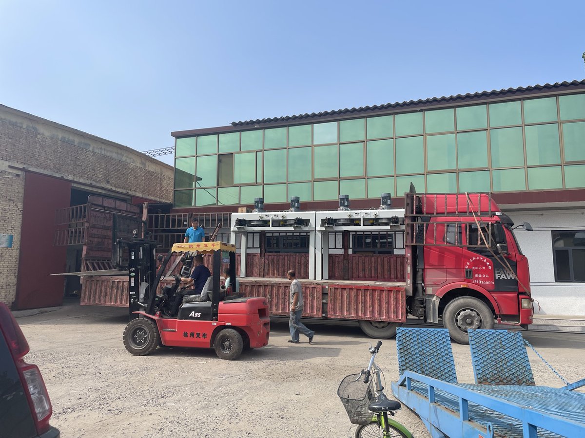 SatleMachinery's tweet image. 🌟 Exciting news! Our latest shipment of Plum Blossom wire winding machines is on its way! Elevate your production efficiency with our cutting-edge technology. Stay tuned! #Innovation #Manufacturing #wiredrawingmachine 🚚✨
