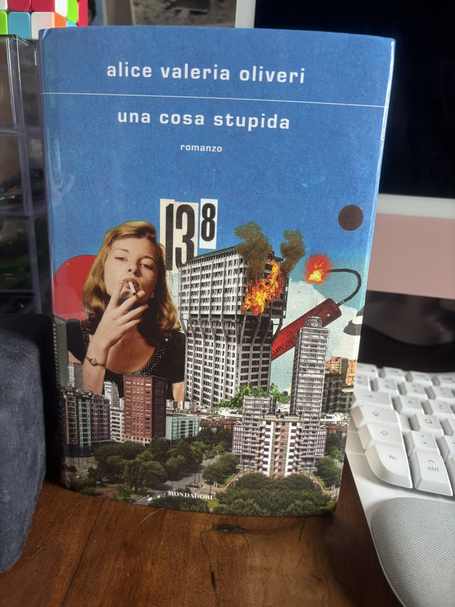 Eccolo qui. 
Ora per voi. 
Alice Valeria Oliveri e tutto il suo sguardo e il suo talento
❤️Mondadori @alicevaleriaoliveri