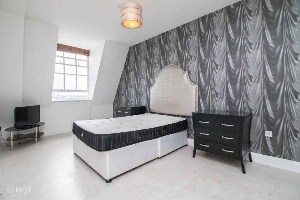 📍TO LET | 3-Bed Sixth-Floor Apartment | Empire House, Mount Stuart Square, Cardiff | £1,900/pcm

Modern apartment in a Grade II listed building with gym, en-suite, and allocated parking. Prime location near Cardiff bars, restaurants &amp; transport links.

#MGYCardiff
