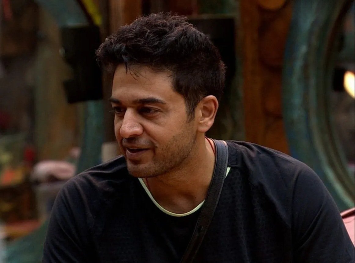 SheriSmoky's tweet photo. In #BB19 till today, haven't seen that spark in anyone whom I could see as a winner or even vouch for like I knew wd Karan last year from start that he had that power. But I'm finding Gaurav a decent &amp; logical guy &amp; maybe he'll shine &amp; win trophy

#GauravKhanaa
#BiggBoss19
#BB19 https://t.co/N552DZr6kY