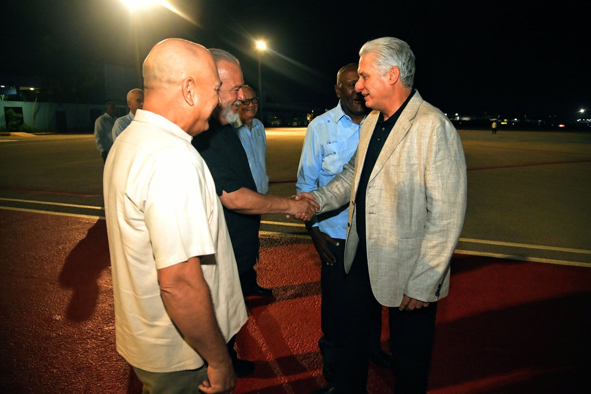 Miguel Díaz-Canel Bermúdez (@diazcanelb) on Twitter photo Ya estamos en la Patria. Agradecemos a los hermanos de Vietnam, China y Laos por el cariño, la solidaridad y la hospitalidad con que nos recibieron.
Seguiremos trabajando en la concreción de todo lo acordado para el bienestar de nuestras naciones. Cuenten siempre con #Cuba. Ya estamos en la Patria. Agradecemos a los hermanos de Vietnam, China y Laos por el cariño, la solidaridad y la hospitalidad con que nos recibieron.
Seguiremos trabajando en la concreción de todo lo acordado para el bienestar de nuestras naciones. Cuenten siempre con #Cuba.