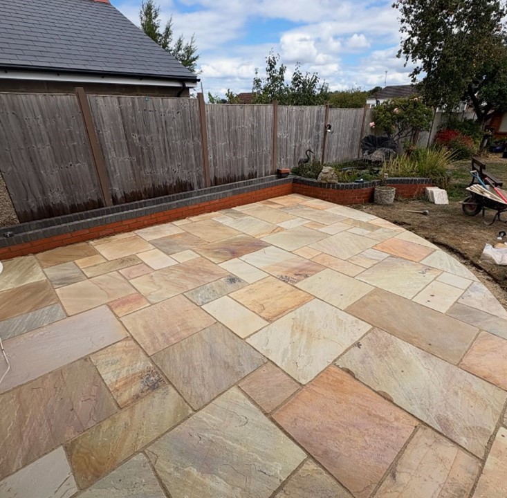 RivarSG's tweet image. Thanks to @mcauleygroundworks for the tag on this one, Mint Fossil Sandstone here showing off all  the beautiful colours and textures of natural stone!
rivarsandandgravel.co.uk/product/mint-s…
.
.
.
#naturalstone #mintsandstone #fossilstone #locallandscapers #locallandscapesupplies #stonepaving