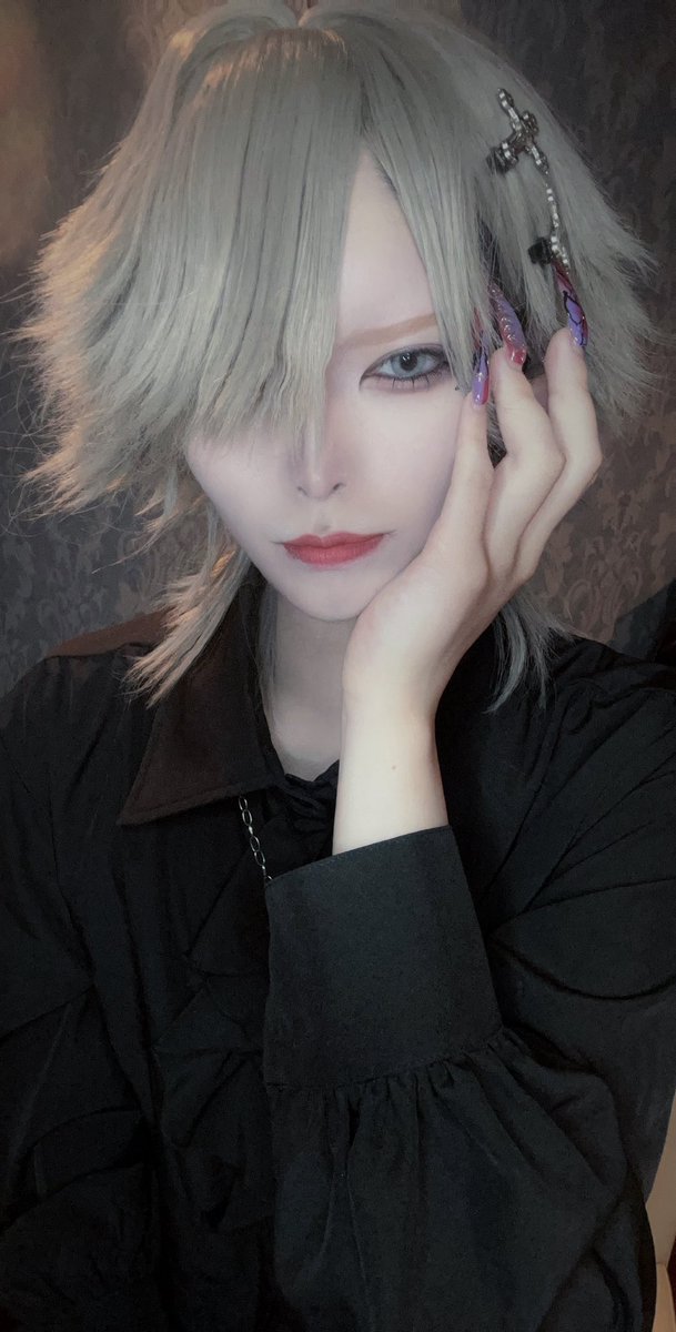 余所見、しないでね

#コンカフェ #コンカフェキャスト #男装 #男装コンカフェ #visualkei #V系 #ビジュアル系 #buikei #地雷系女子 #地雷系男子 #メン地下 #メンコン #地雷系と繋がりたい #ゴシック系 #BAR #自撮り界隈 #雰囲気 #美男美女と繋がたい #派手髪
