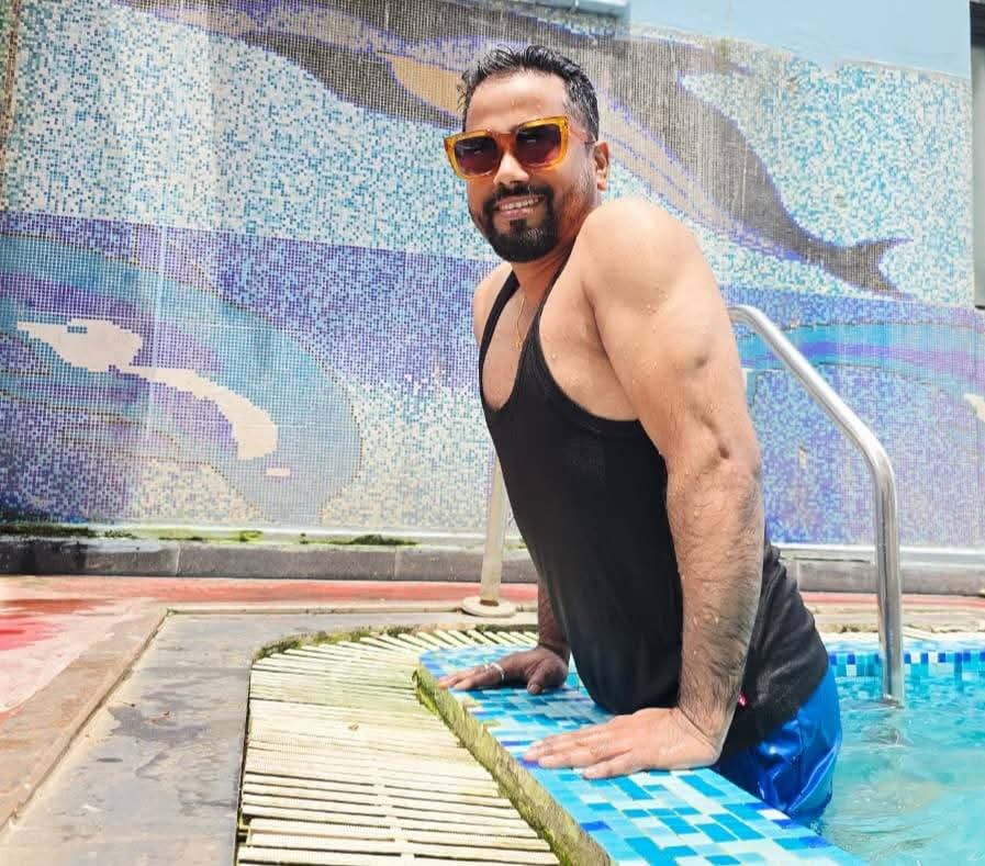 SomnathKarActor's tweet image. &quot;The best swimmers are the ones who can swim with their mind.&quot; ❤️❤️‍🩹💗🖤😎🫰✌️🌊🏊‍♀️🌴🌻🏝️🌊
 #somnath #SomnathKar #somnathkaractor  #foryouシ  #love  #trendingnow #ootd #jeet  #sundaying   #lifeisbeautiful  #virals #viralpost2025 #jeet30 #fashionstyle #suryakar #instareels #100k