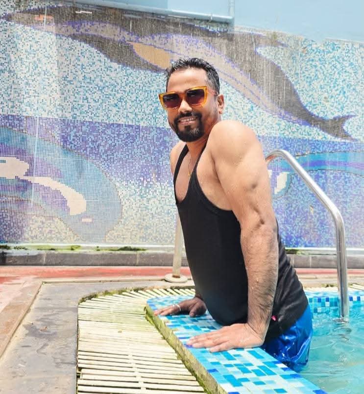 SomnathKarActor's tweet image. &quot;The best swimmers are the ones who can swim with their mind.&quot; ❤️❤️‍🩹💗🖤😎🫰✌️🌊🏊‍♀️🌴🌻🏝️🌊
 #somnath #SomnathKar #somnathkaractor  #foryouシ  #love  #trendingnow #ootd #jeet  #sundaying   #lifeisbeautiful  #virals #viralpost2025 #jeet30 #fashionstyle #suryakar #instareels #100k