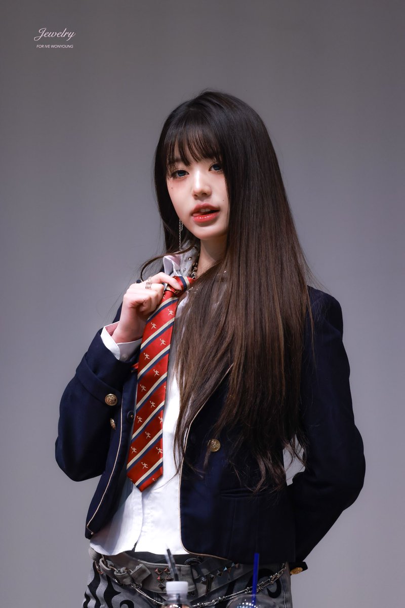 Jewelry_107's tweet photo. 250907 SW 🎓

#IVE #아이브 #원영 #장원영 #ウォニョン #WONYOUNG #JANGWONYOUNG https://t.co/23xH9cTwJn