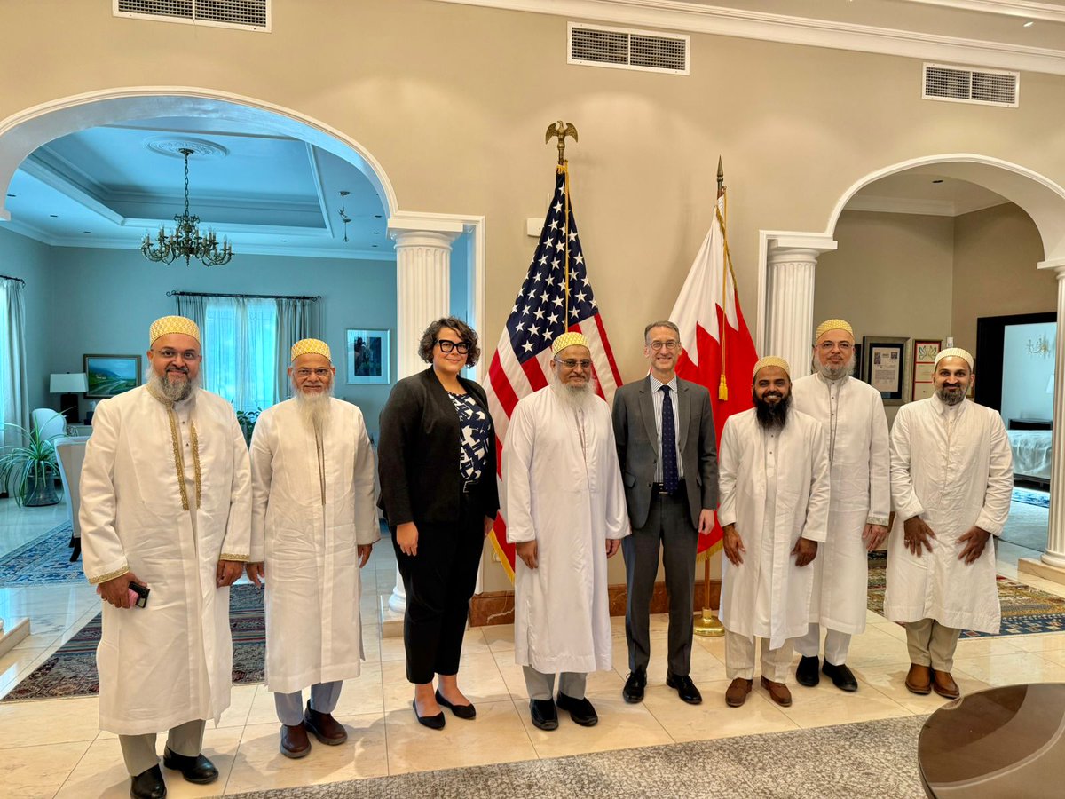 A delegation from the <a href="/Dawoodi_Bohras/">The Dawoodi Bohras</a> community in Bahrain called upon His Excellency Steven C. Bondy, the U.S. Ambassador, expressing appreciation for his service and wishing him prosperity in future endeavours.
His Excellency thanked the Bohra community, acknowledging their