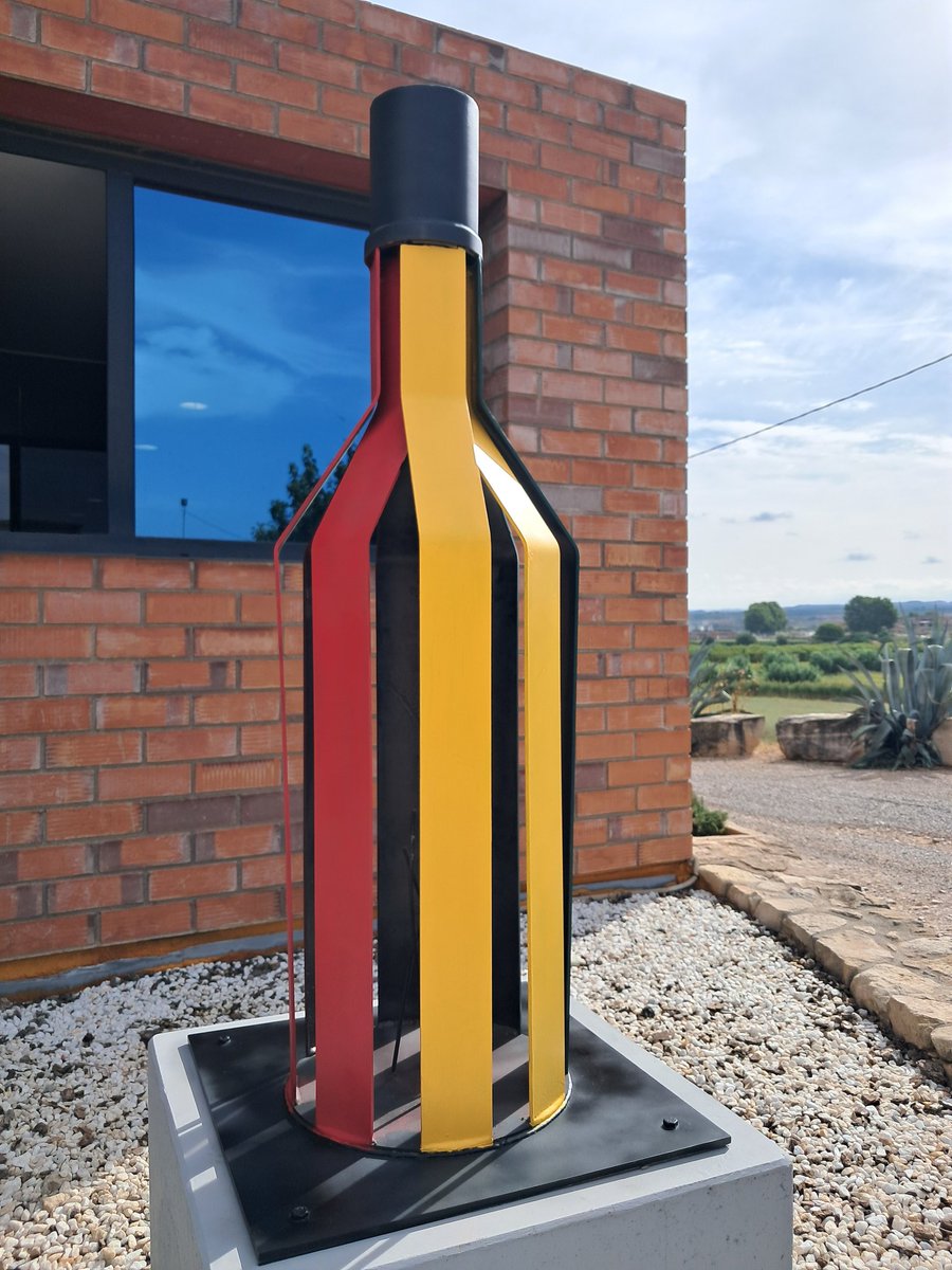 josebagotzon's tweet photo. Des de Bermeo a Arbeca

Irailaren 6an, L'ART DEL VI izeneko eskultura #Arbeca @VinyaelsVilars. Obra hau #Bermeo ko Brrmeoimega taillerrean egin dut.
#LesGarrigues
#Catalunya
#basquecountry
#artivi https://t.co/Wn6j2Mg0LN
