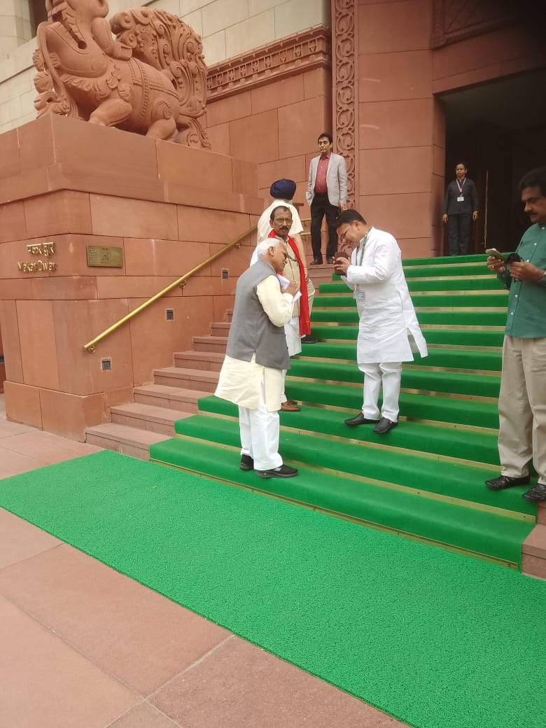 BabuSinghKush5's tweet image. इंडिया गठबंधन के उपराष्ट्रपति पद के उम्मीदवार, पूर्व जज श्री बी. सुदर्शन रेड्डी जी को वोट देने के बाद सांसद साथियों के साथ।
#PDA #SamajwadiParty #INDIA #VicePresidentElection