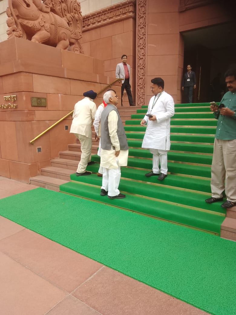 BabuSinghKush5's tweet image. इंडिया गठबंधन के उपराष्ट्रपति पद के उम्मीदवार, पूर्व जज श्री बी. सुदर्शन रेड्डी जी को वोट देने के बाद सांसद साथियों के साथ।
#PDA #SamajwadiParty #INDIA #VicePresidentElection