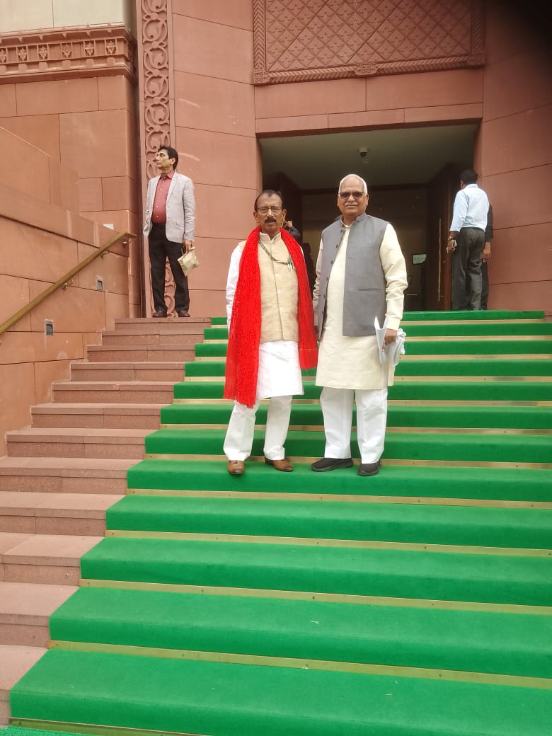 BabuSinghKush5's tweet image. इंडिया गठबंधन के उपराष्ट्रपति पद के उम्मीदवार, पूर्व जज श्री बी. सुदर्शन रेड्डी जी को वोट देने के बाद सांसद साथियों के साथ।
#PDA #SamajwadiParty #INDIA #VicePresidentElection