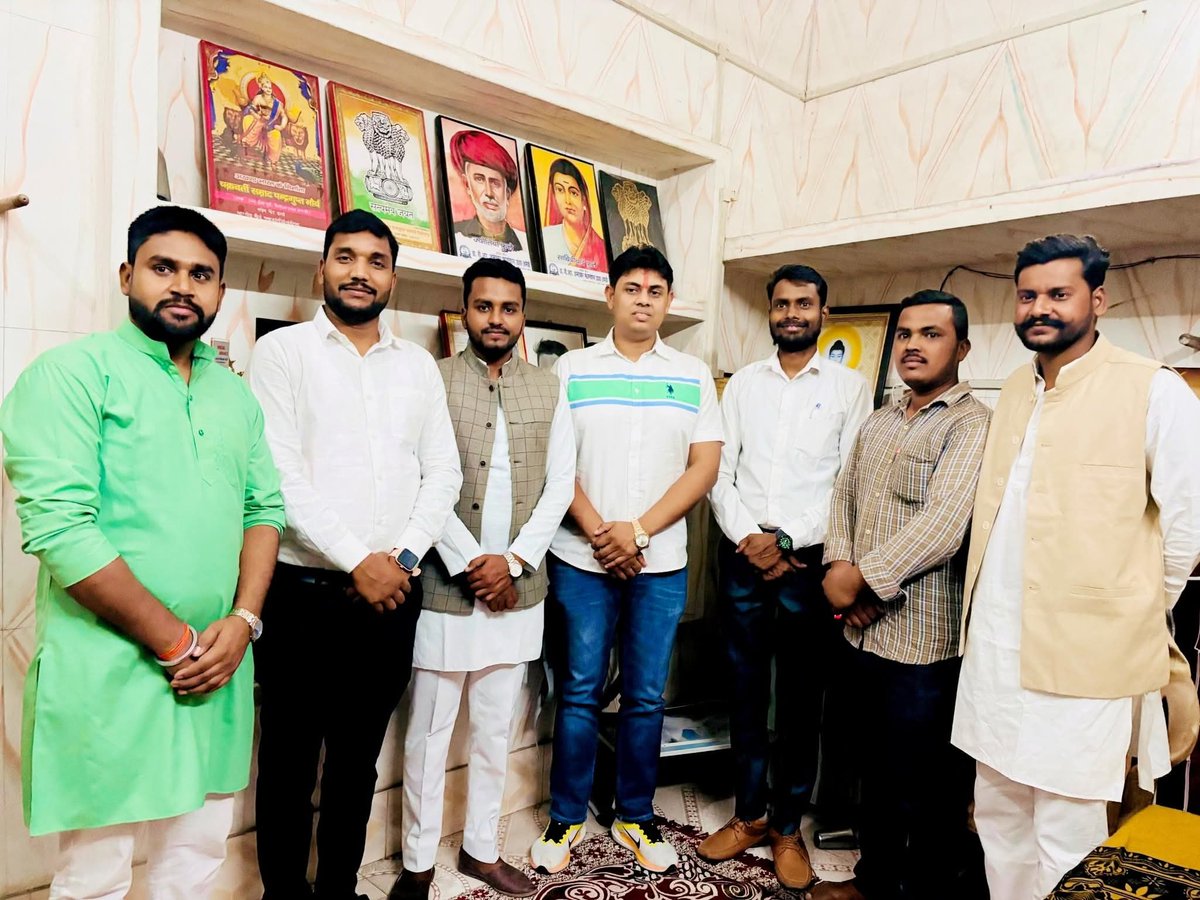 तर्क इंसान को भीड़ से अलग करता है, क्योंकि भीड़ सिर्फ मान लेती है, लेकिन तर्कशील इंसान हर चीज़ को परखता है और तभी किसी निष्कर्ष पर पहुँचता है