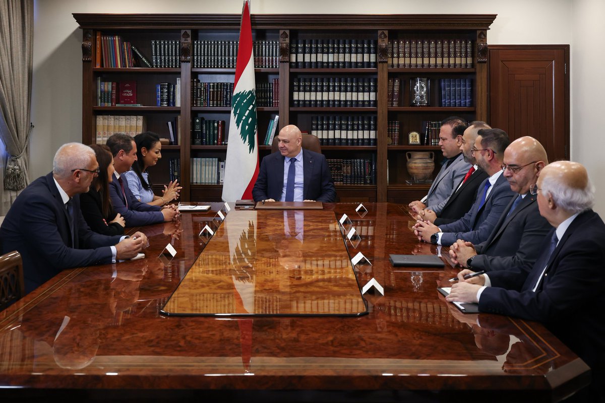 LBpresidency's tweet photo. الرئيس عون اكد امام وفد اتحاد لجان الاهل وأولياء الأمور في المدارس الخاصة في لبنان ان زيادة الاقساط المدرسية غير مقبولة وغير مبررة  وتحتاج إلى اعادة نظر ويجب تشكيل المجالس التحكيمية ودرس تعديل القانون ٥١٥ ليصبح اكثر عدالة ويحفظ حقوق المعنيين بالقطاع التربوي من أساتذة ومدارس وطلاب https://t.co/i0ThoDH7NY