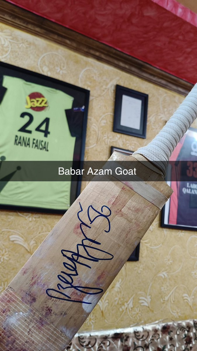 iranafaysal's tweet image. I want to auction this signed bat of  #BabarAzam,  and will donate all the money for the flood affected  village Darab pur Jalalpur pir wala.

Anyone interested can be the reason for the help of homeless people.

#BabarAzam𓃵 #signedbat #jalalpurpirwala #FloodRelief