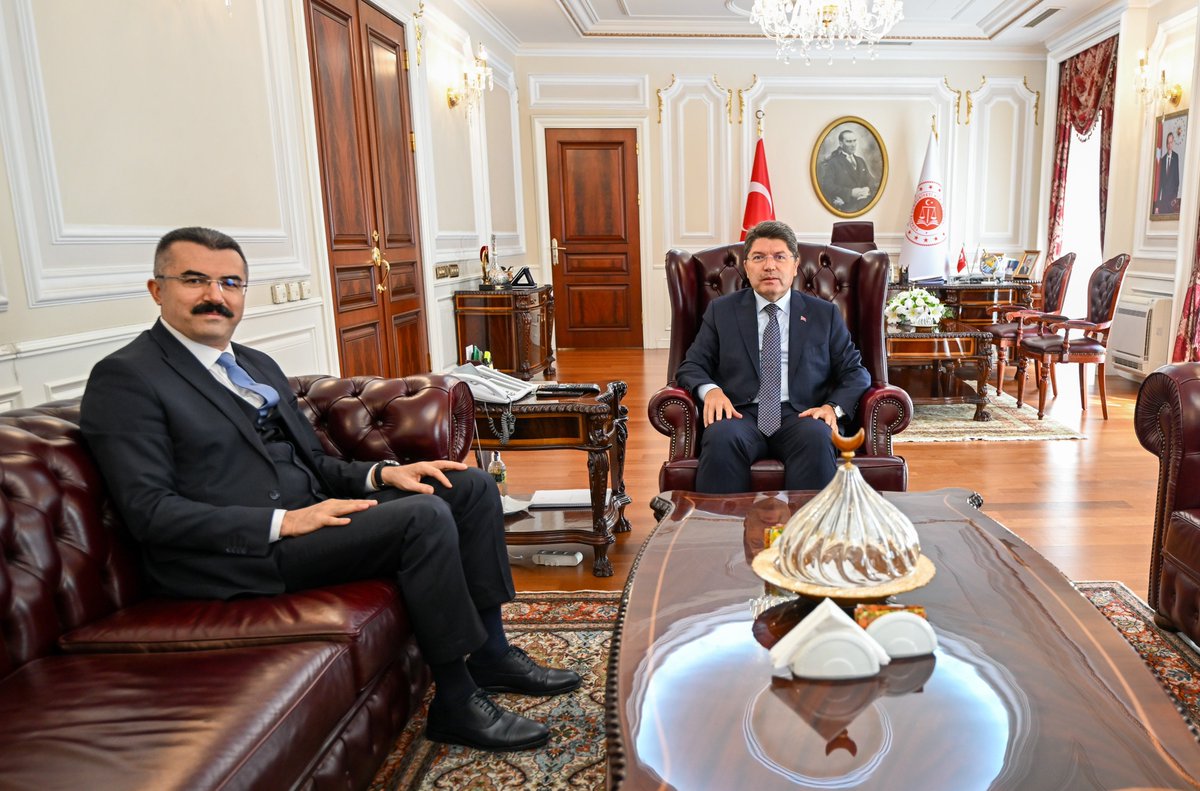 Milli Güvenlik Kurulu Genel Sekreteri Sayın Okay Memiş'le Bakanlığımızda bir araya geldik.

Sayın Okay Memiş'e nazik ziyareti için teşekkür ediyorum.