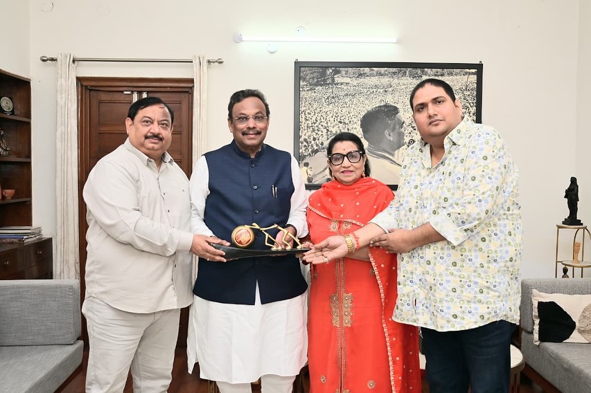 "𝐈𝐌𝐏𝐏𝐀 𝐃𝐞𝐥𝐞𝐠𝐚𝐭𝐢𝐨𝐧 𝐌𝐞𝐞𝐭𝐬 𝐁𝐉𝐏’𝐬 𝐍𝐚𝐭𝐢𝐨𝐧𝐚𝐥 𝐆𝐞𝐧𝐞𝐫𝐚𝐥 𝐒𝐞𝐜𝐫𝐞𝐭𝐚𝐫𝐲 𝐒𝐡𝐫𝐢 𝐕𝐢𝐧𝐨𝐝 𝐓𝐚𝐰𝐝𝐞"

IMPPA President Mr. Abhay Sinha,Sr. Vice President Ms Sushama Shiromanee and EC Member and FMC General Secretary Mr Nishant Ujjwal.