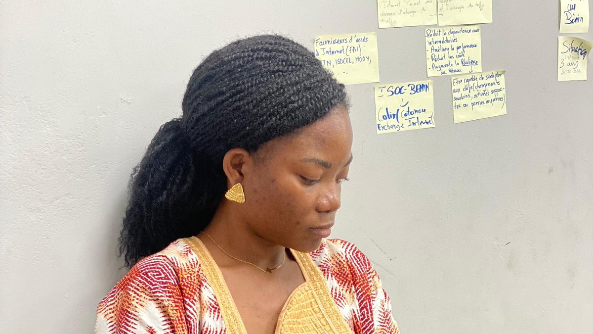 isocbenin's tweet image. L’idée est simple : rendre ces concepts, souvent jugés trop techniques, compréhensibles par toutes et tous — citoyens, entreprises, décideurs — et montrer leur #impact réel sur Internet au Bénin.

#ISOCBenin #AfricaDesignSchool #Peering #IXP #Innovation #InternetForEveryone