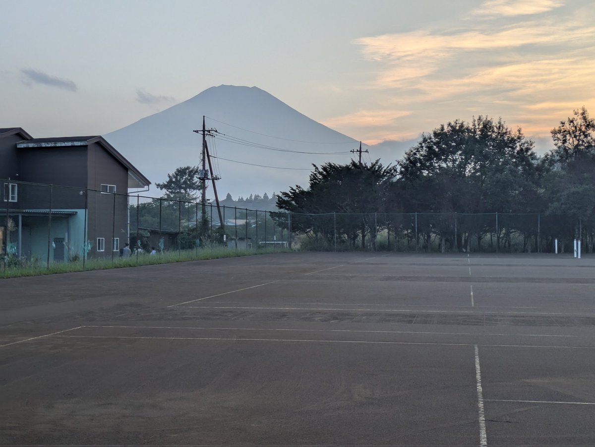 今日から合宿！！
1,2枚目はアンサンブルの写真、3枚目は宿から見える綺麗な富士山です🗻