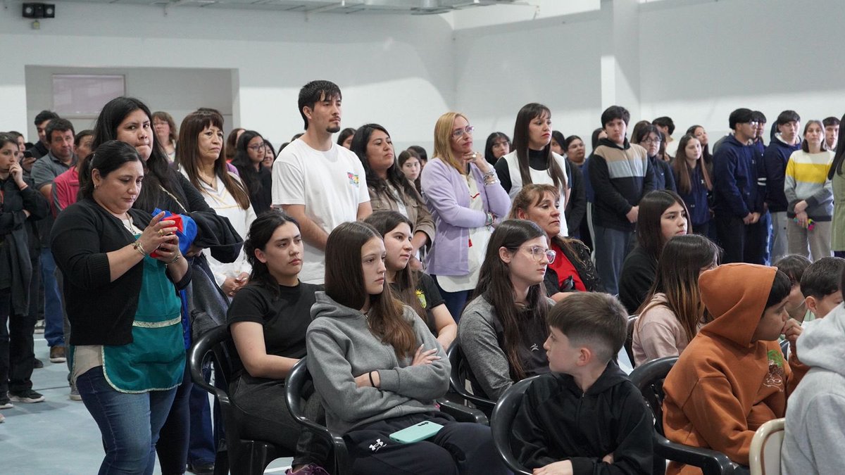 INAUGURACIÓN DE LA OBRA DE AMPLIACIÓN DE LA ESCUELA 139 EN 28 DE JULIO

Junto al gobernador <a href="/NachoTorresCH/">Nacho Torres</a>, <a href="/AnaClaraRomer/">Ana Clara Romero</a>, el intendente <a href="/JonesLuka_/">Luka E. Jones</a>, el ministro de Educación, <a href="/joseluispunta/">José Luis Punta</a>, y toda la comunidad educativa de la Escuela N° 139 “Valle de los Inmigrantes” de 28 de