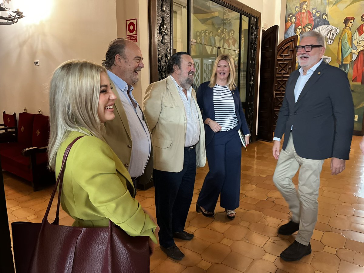 💡 Avancem amb el projecte d’il·luminació i fem un pas més: Lleida és candidata per acollir el Simposi Nacional d’Alumbrado 2026. Una oportunitat per situar Lleida com a referent amb els 15.000 punts LED que ja tenim en marxa i per projectar la ciutat també a nivell turístic. 🌍