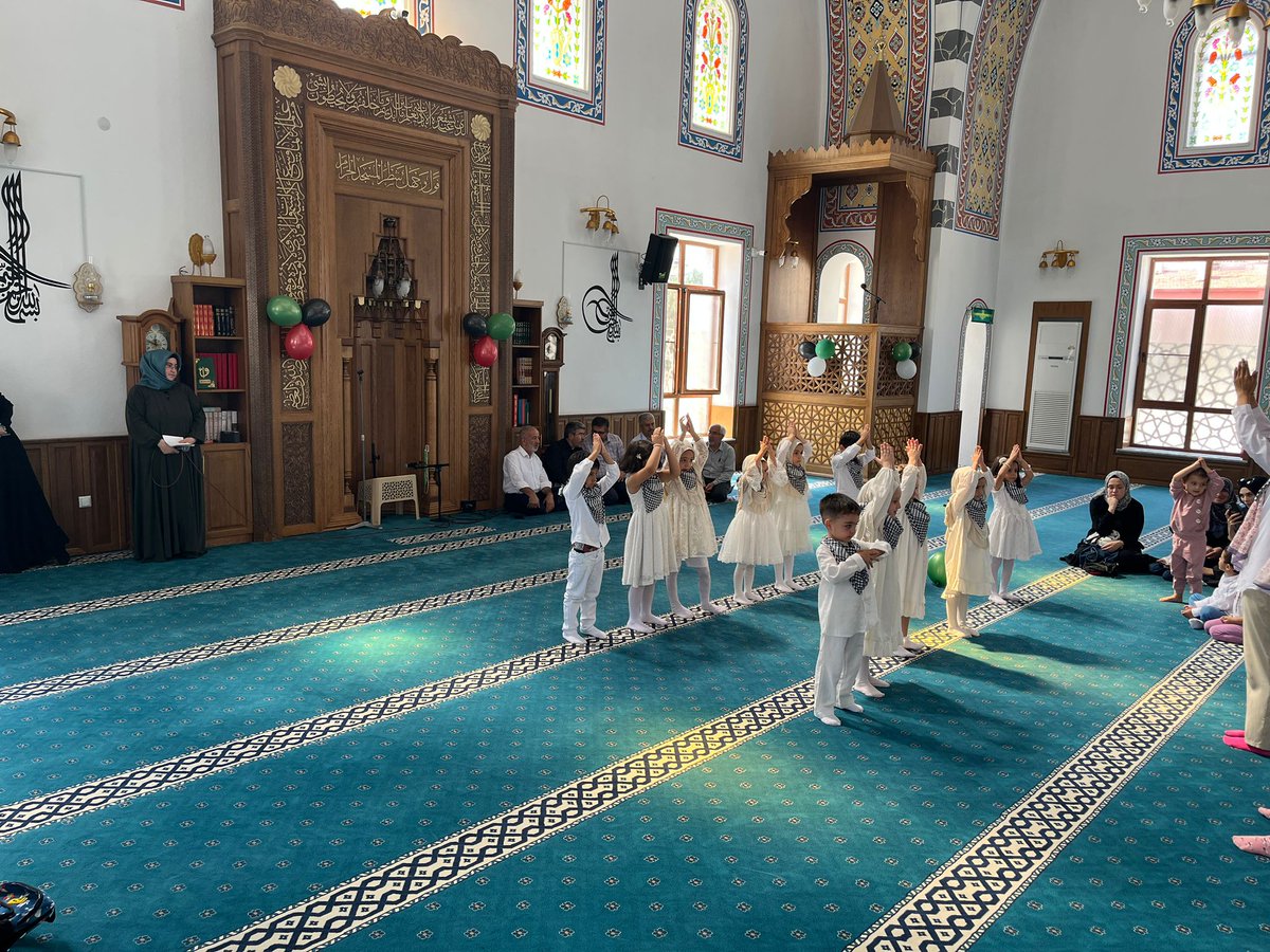 Meram İlçe Müftüsü Zekeriya Koçak , Kur’an Kurslarının Açılış Programına Katıldı 

Meram İlçe Müftümüz Zekeriya Koçak , Şube müdürleri Seyit Ali Aydil, Ahmet Demiralp  ile birlikte 2025-2026 eğitim ve öğreti yılı açılışı münasebetiyle Aymanas Camiinde  açılış programına katıldı