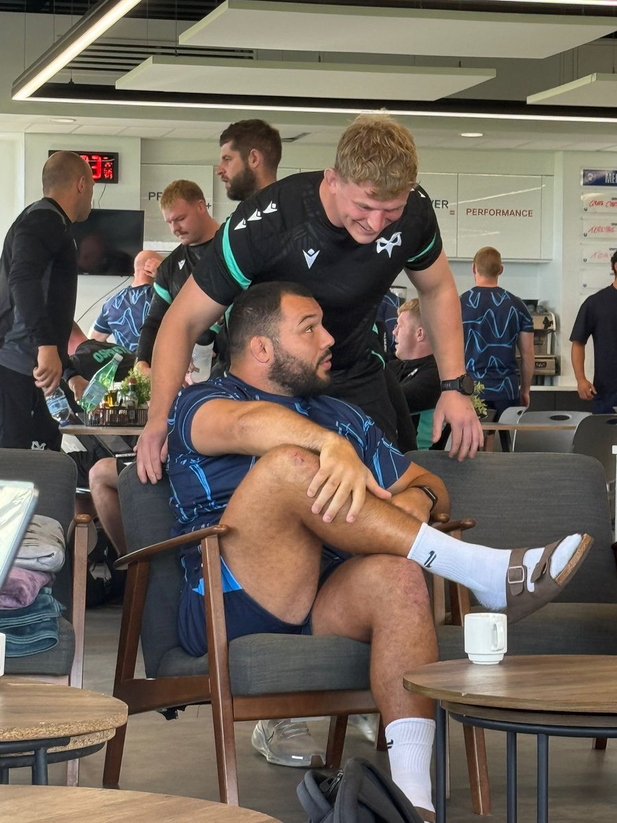 Going to Bristol to cwtch your Lions bestie 🖤

Thanks to <a href="/BristolBears/">Bristol Bears 🐻</a> for hosting today’s training 👊

<a href="/lionsofficial/">British & Irish Lions</a> 

#OurBloodIsBlack