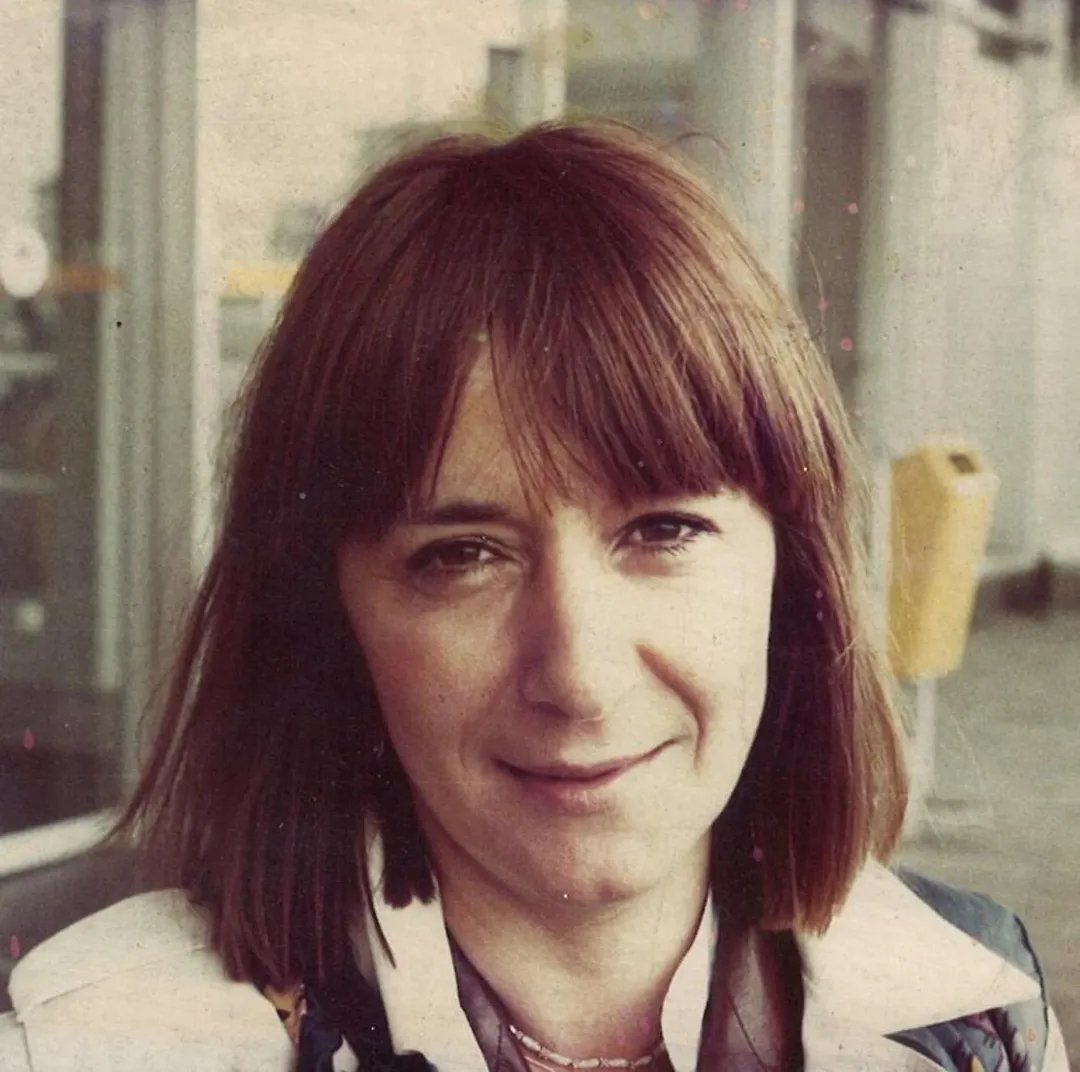 Çok yeni, çok güzel günler bekliyor beni. Bunların hepsini hak ettim.

Tezer Özlü