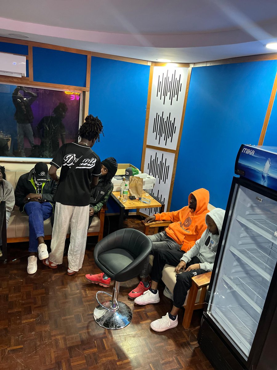 Unaona nani mwizi hapa ?
🔥full haus 💯 mad vibes 

#ethicentertainment #masupuuchallenge #ochunglofamily 
@music_producer_brim @ethic.ent @canvassrecords 

#gengetone 
#kenyanmusic
                 instagram.com/reel/DOYO9LSDC…