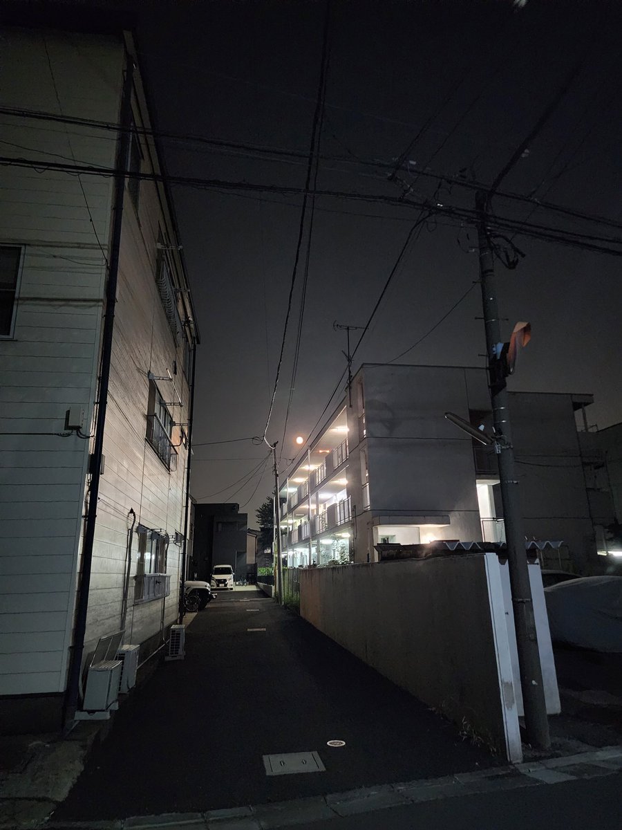 kunishou's tweet photo. オイラも撮ってみたー
1倍
光学10倍
デジタル100倍
#GalaxyS22ultra
#SC52C
#docomo
#手持ち撮影
#月 https://t.co/lA97JAVNG8