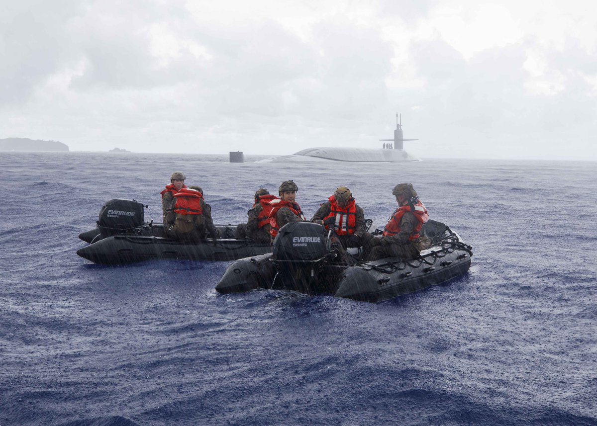 Putting the Marine in Submarine!

U.S. Marines with the 3rd Reconnaissance Battalion, 3rd Marine Division, conduct combat rubber reconnaissance craft training with the Ohio-class guided-missile submarine USS Ohio in the Philippine Sea, Sept. 3.

#USNavy | #USMarines https://t.co/p9Bgm3ueWU