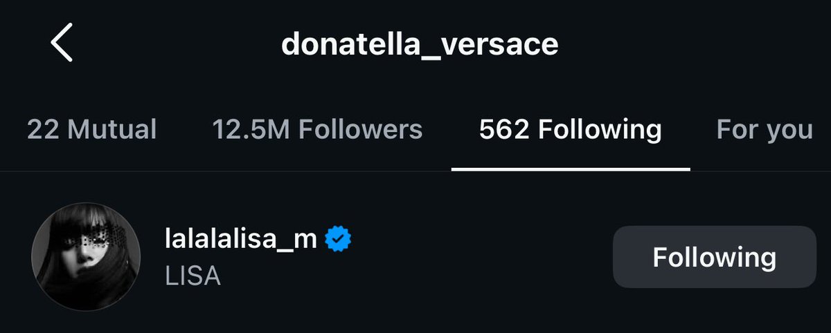 Donatella Versace is now following Lisa on Instagram 💜