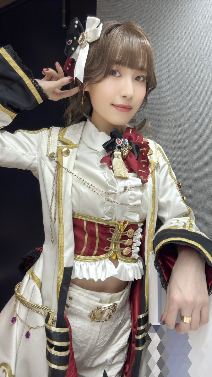 改めて、このお衣装着られて嬉しかったな☺️

奈緒のお衣装はどれも素敵だけど、ライブのステージに立つ奈緒のカッコ良さをビシバシ感じられるお衣装だと思うんだ🌈

実は夏に着るにはすっっっごい暑くて装飾キラキラだから上着めっちゃ重かったんだけどね！？！？！？笑

でもらぶ🫶幸