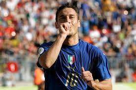 AgenteGhost7's tweet photo. @gumiixi Totti https://t.co/w5sdQ0L3no